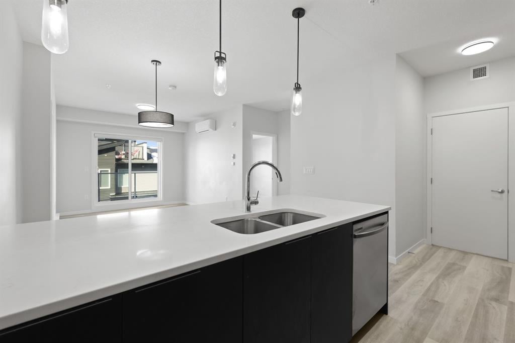220 Seton - Thumbnail 4
