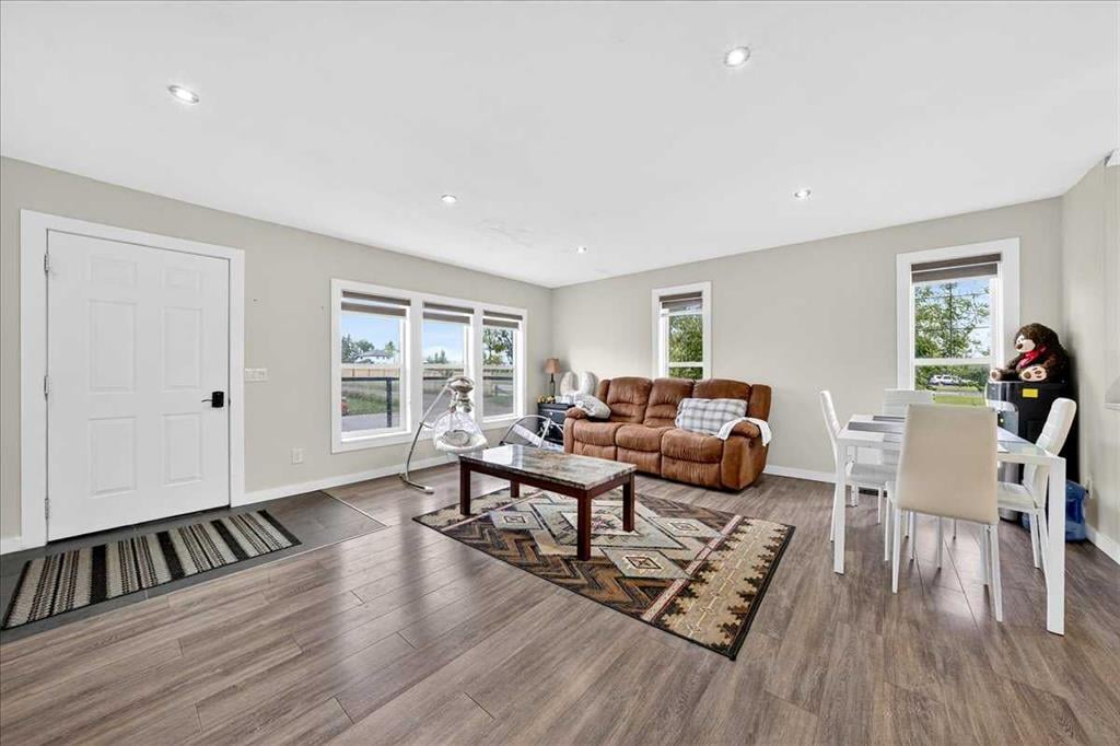 2103 Country Hills - Thumbnail 6