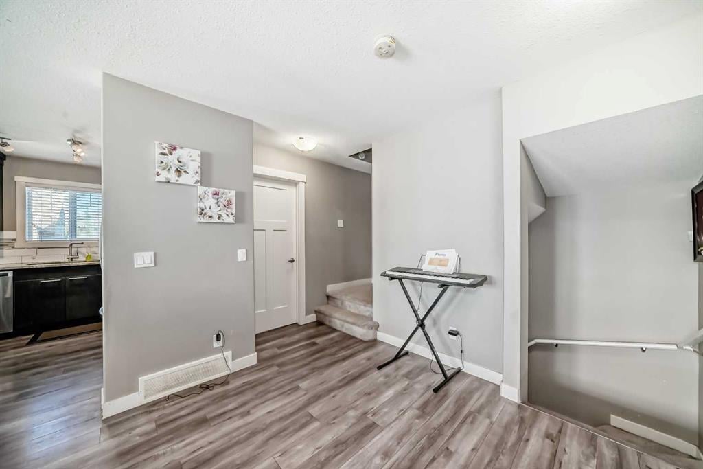 702 Evanston - Thumbnail 5