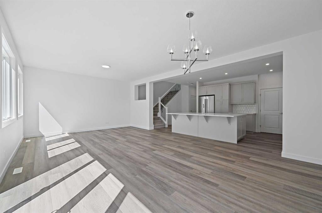 458 Corner Glen - Thumbnail 8