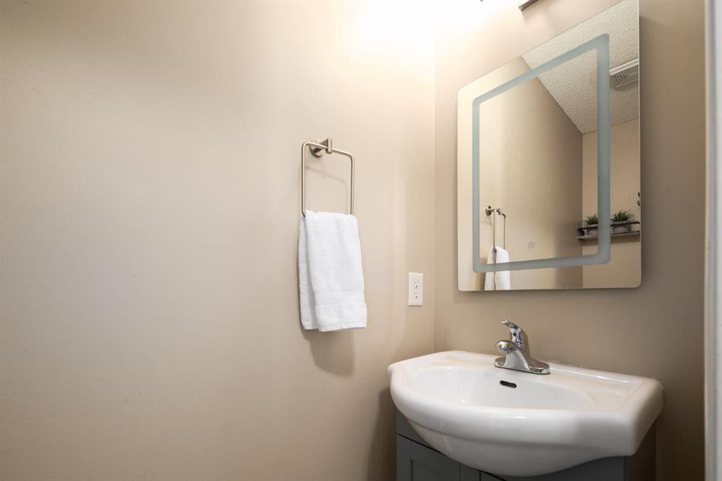 232 Mckenzie Towne - Thumbnail 4