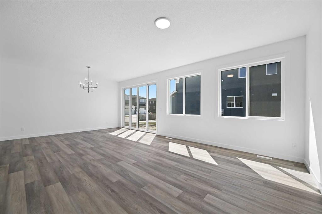 430 Corner Glen - Thumbnail 2