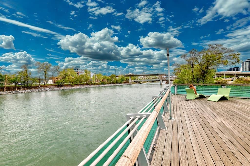 333 Riverfront - Thumbnail 3