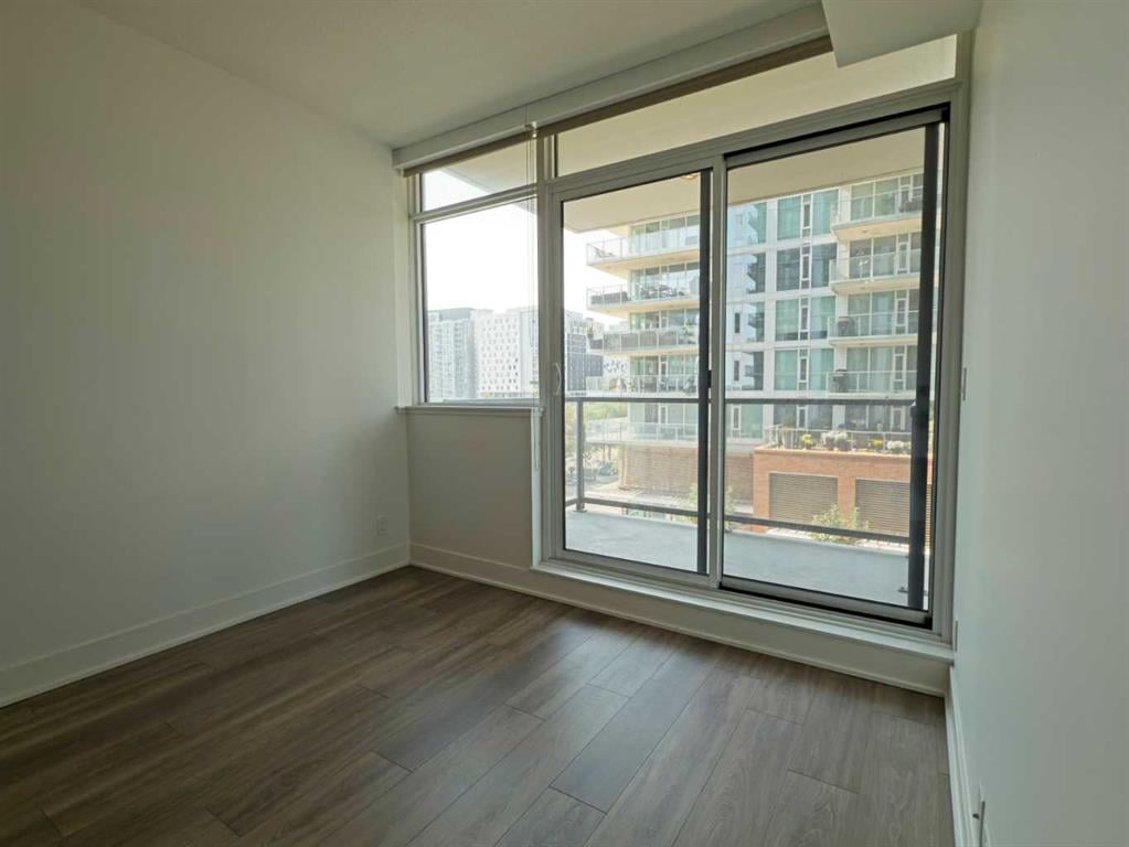 550 Riverfront - Thumbnail 4