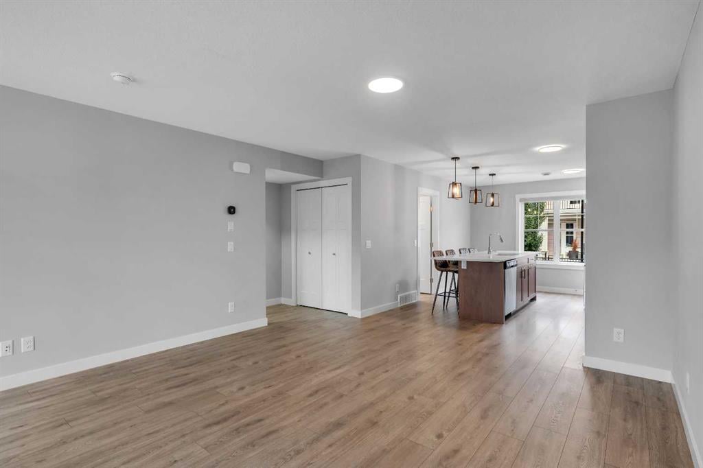 853 Cranston - Thumbnail 6