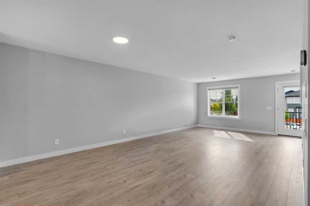 853 Cranston - Thumbnail 4
