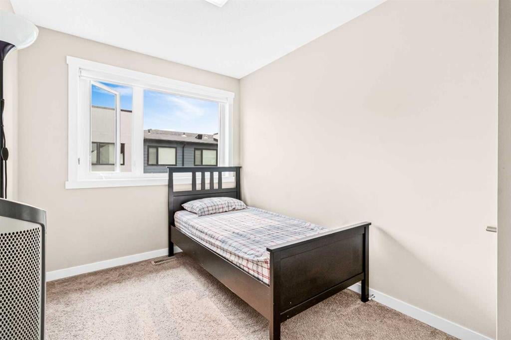 218 Sherwood - Thumbnail 2