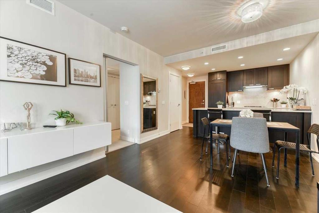 222 Riverfront - Thumbnail 4