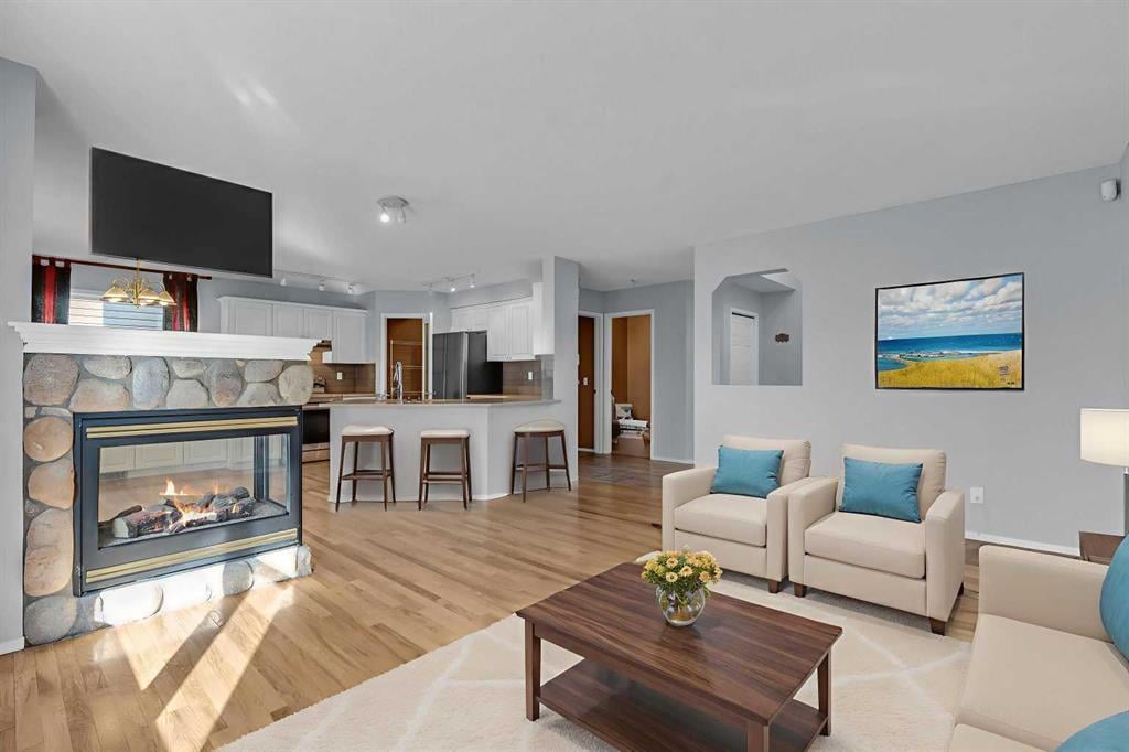 880 Somerset - Thumbnail 4