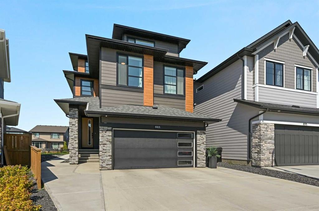 905 Cranbrook - Thumbnail 1