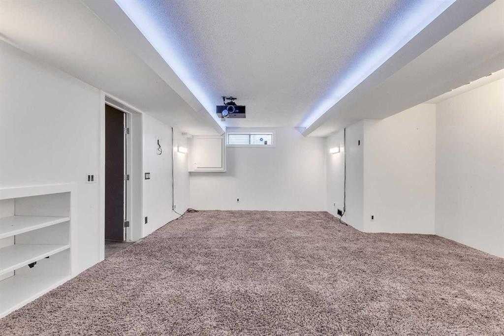 129 Edgebrook - Thumbnail 3