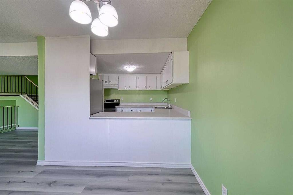 2200 Woodview - Thumbnail 6