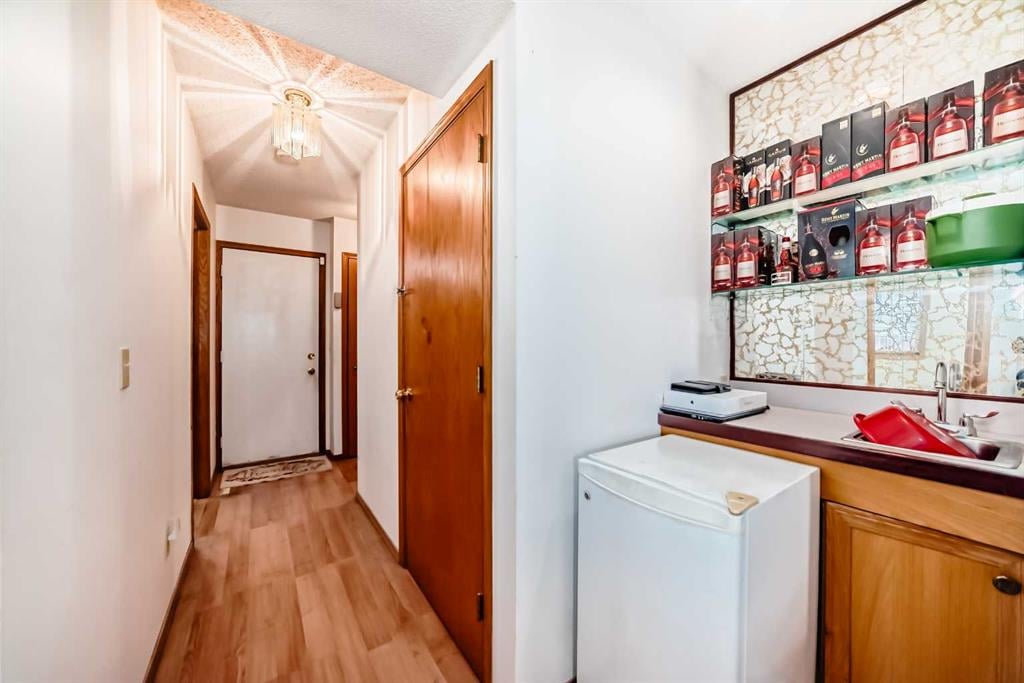 421 Applewood - Thumbnail 8