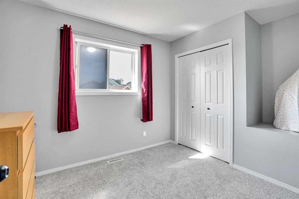 235 Saddlemead - Thumbnail 4