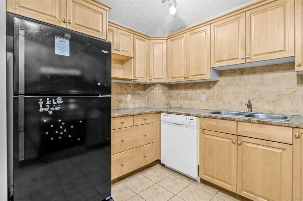 1155 Falconridge - Thumbnail 2