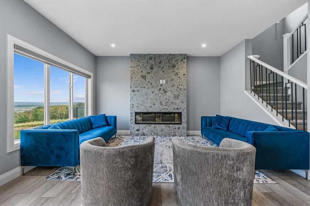 252 Walcrest - Thumbnail 2