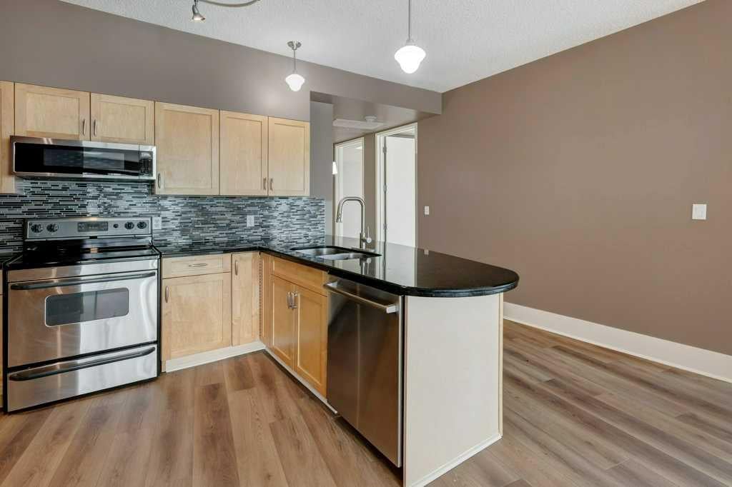 205 Riverfront - Thumbnail 4
