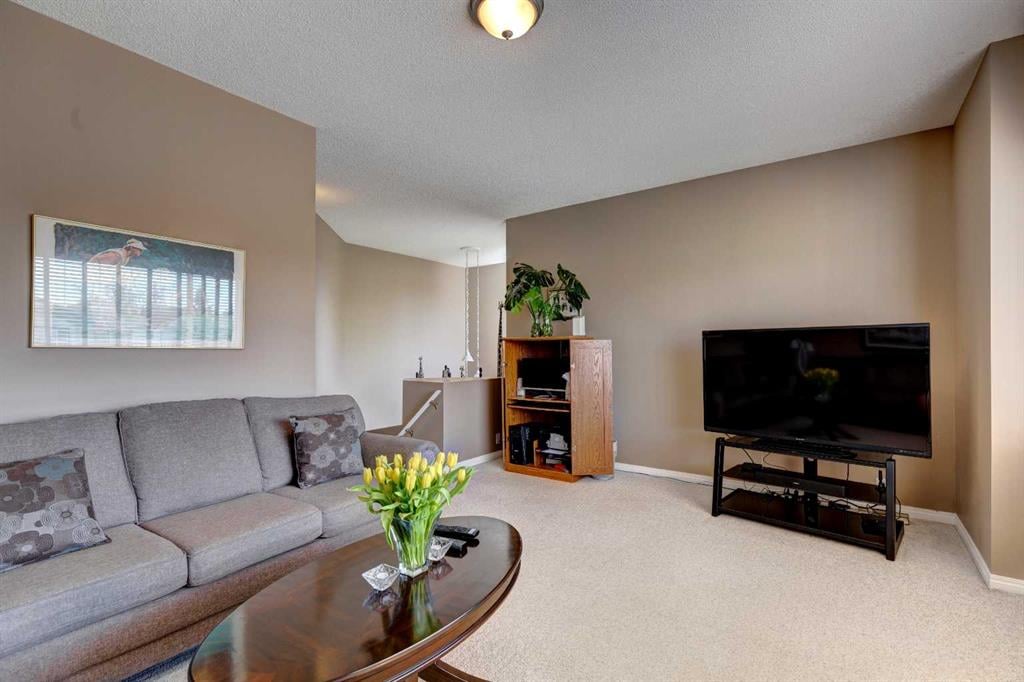 1048 Cranston - Thumbnail 2