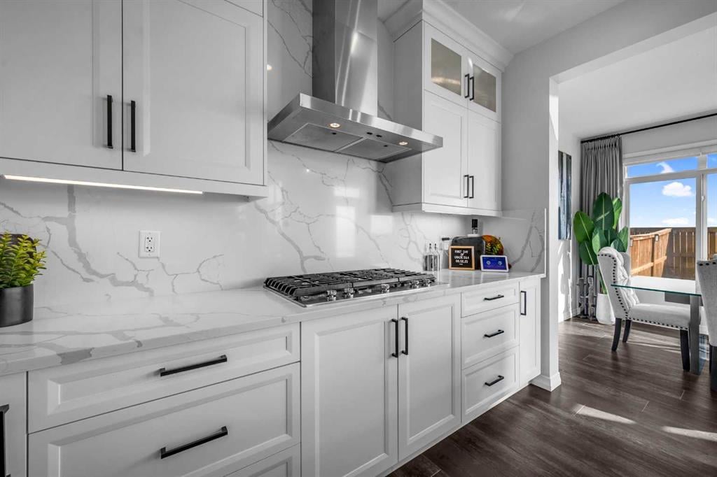 313 Corner Meadows - Thumbnail 2