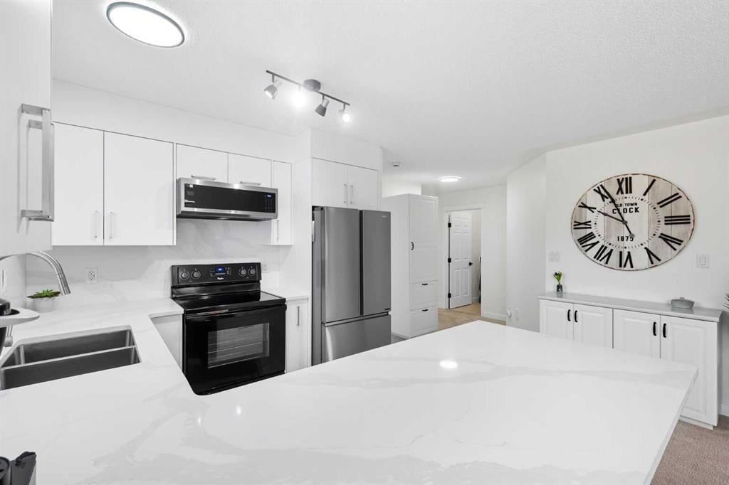 7451 Springbank - Thumbnail 2