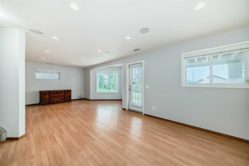 307 Edgebrook - Thumbnail 6