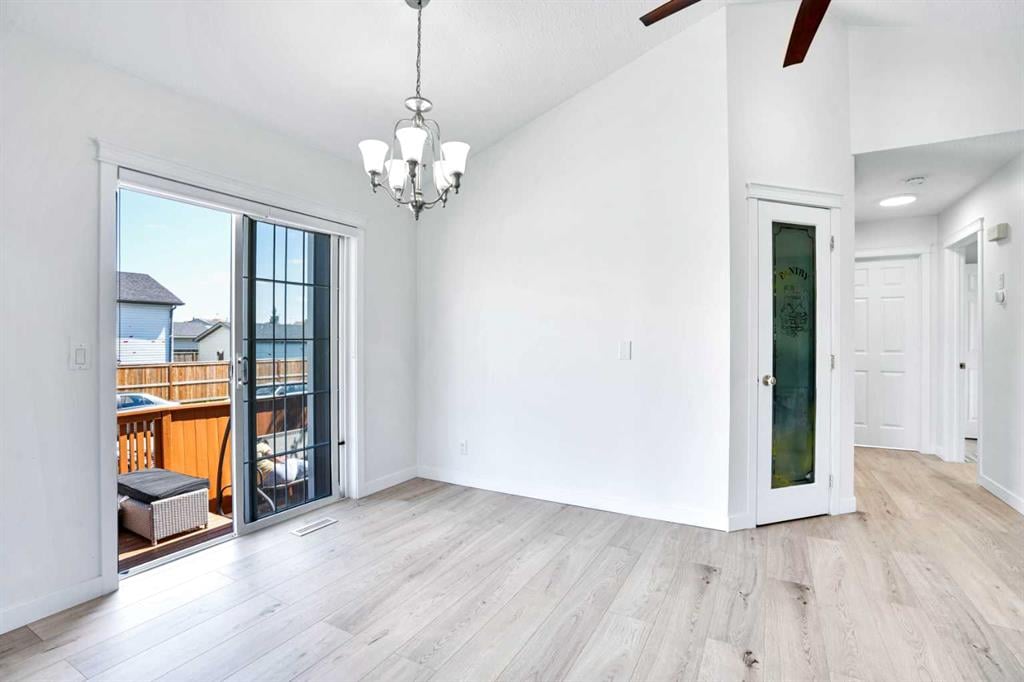 1092 Martindale - Thumbnail 2