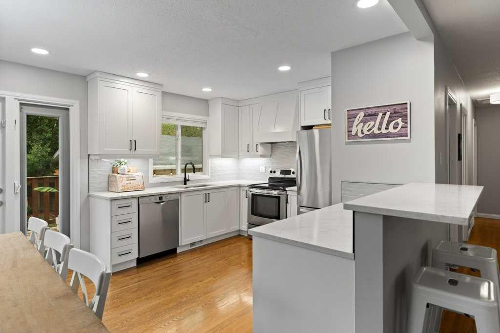 9919 Walrond - Thumbnail 3