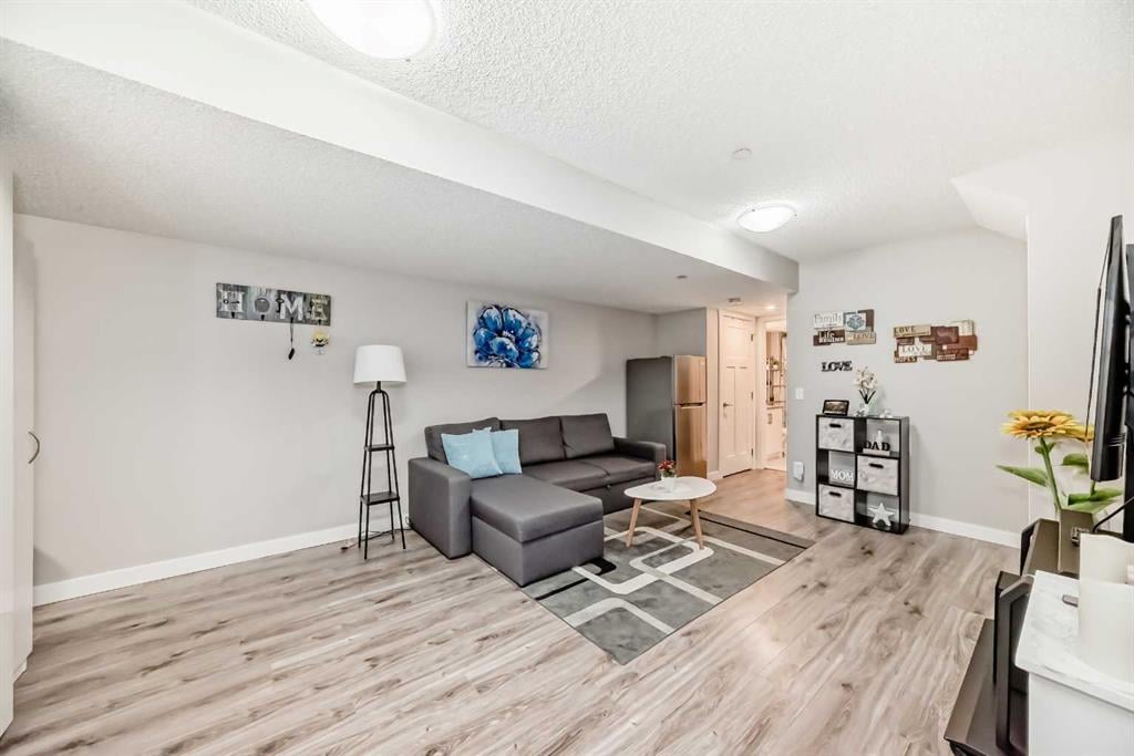 720 Livingston - Thumbnail 2