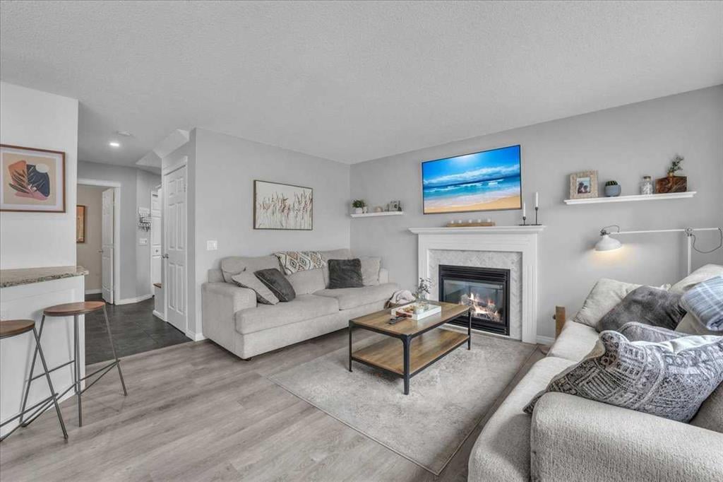 2037 Bridlemeadows - Thumbnail 7