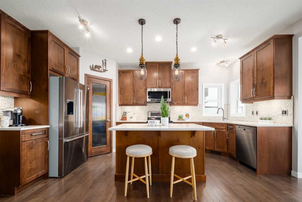 133 Cougar Ridge - Thumbnail 1