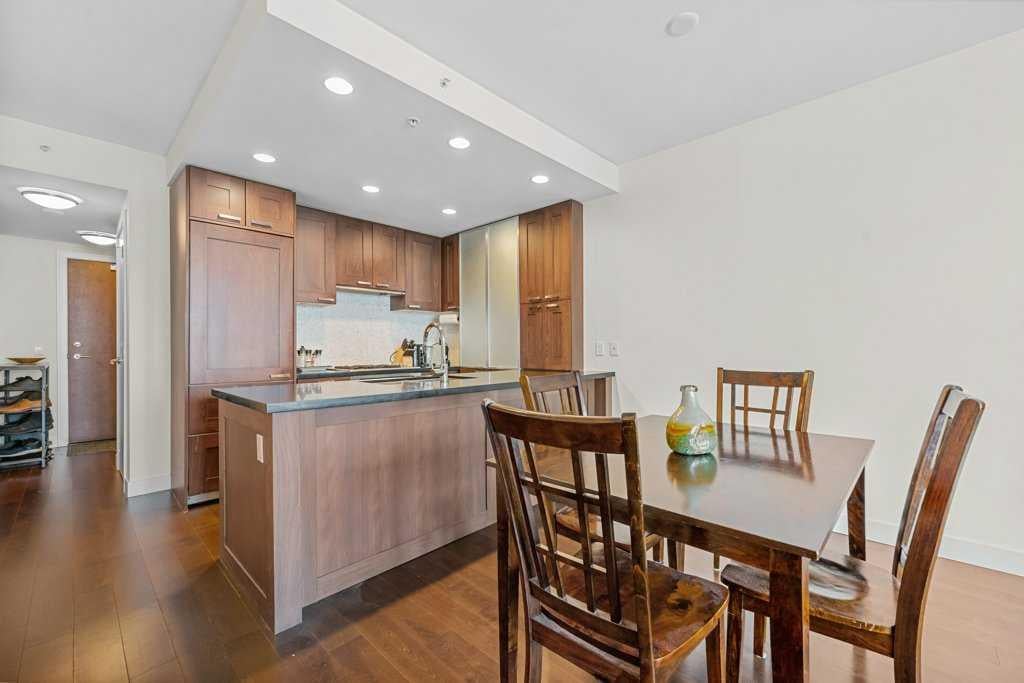 222 Riverfront - Thumbnail 7