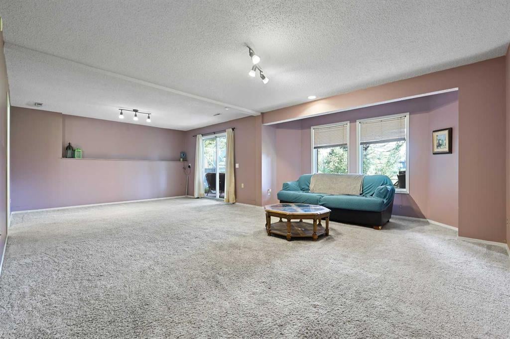 322 Douglas Woods - Thumbnail 6
