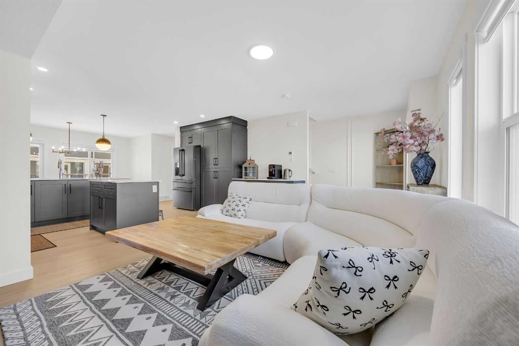 182 Belmont - Thumbnail 2