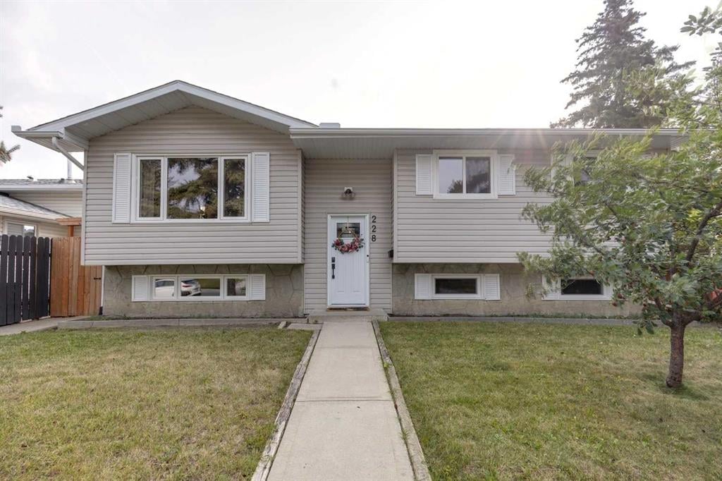 228 Penbrooke - Thumbnail 1