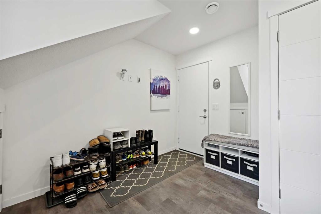 333 Sage Hill - Thumbnail 3