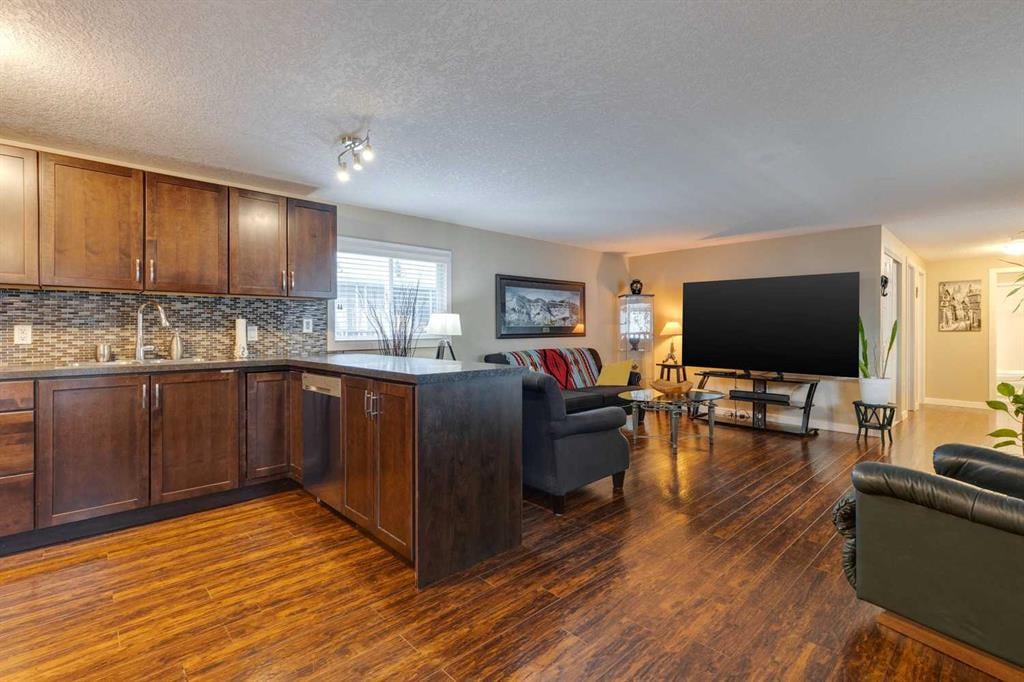 99 Arbour Lake - Thumbnail 6