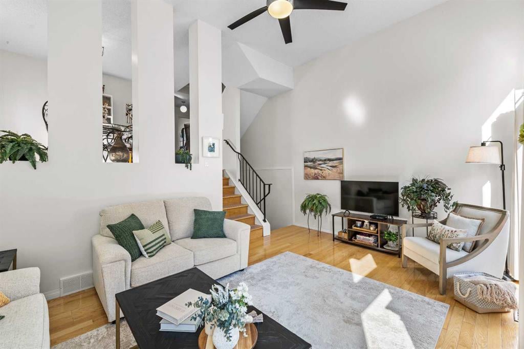 210 Queenston - Thumbnail 2