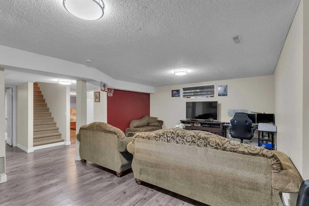 138 Saddlecrest - Thumbnail 7