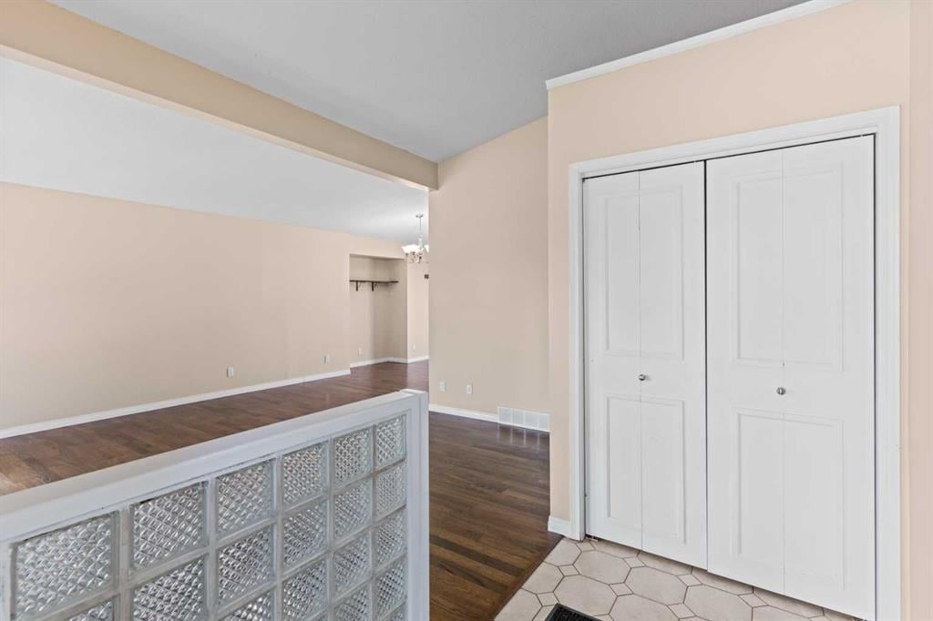 212 Queen Anne - Thumbnail 2