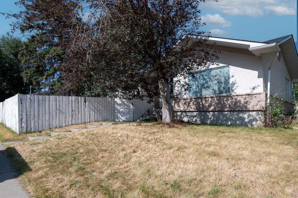 4328 Greenview - Thumbnail 1