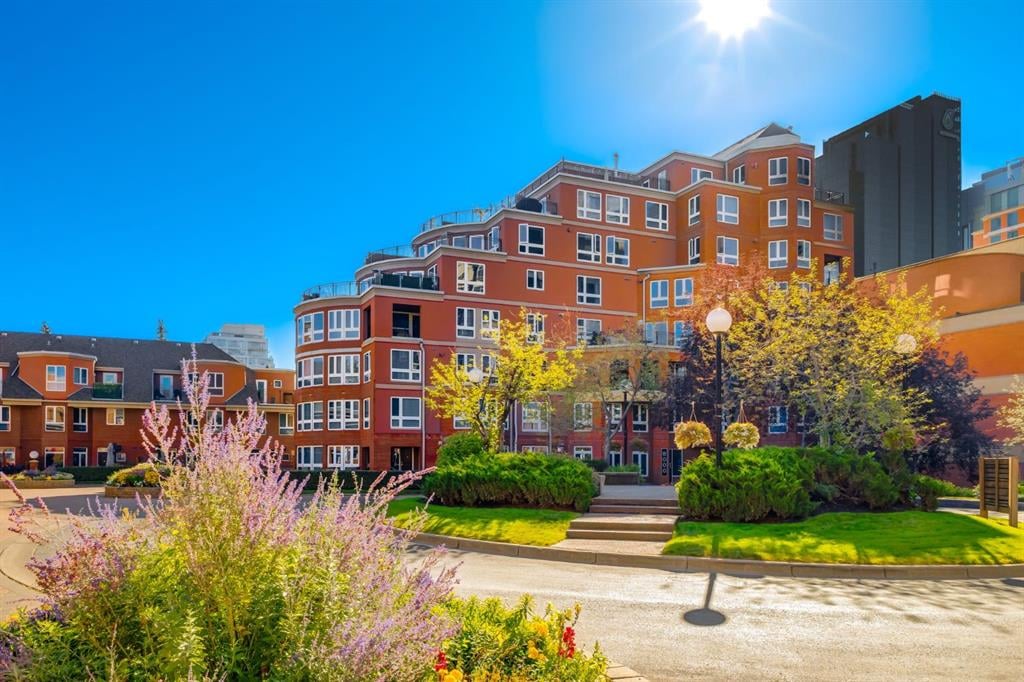 400 Eau Claire - Thumbnail 1