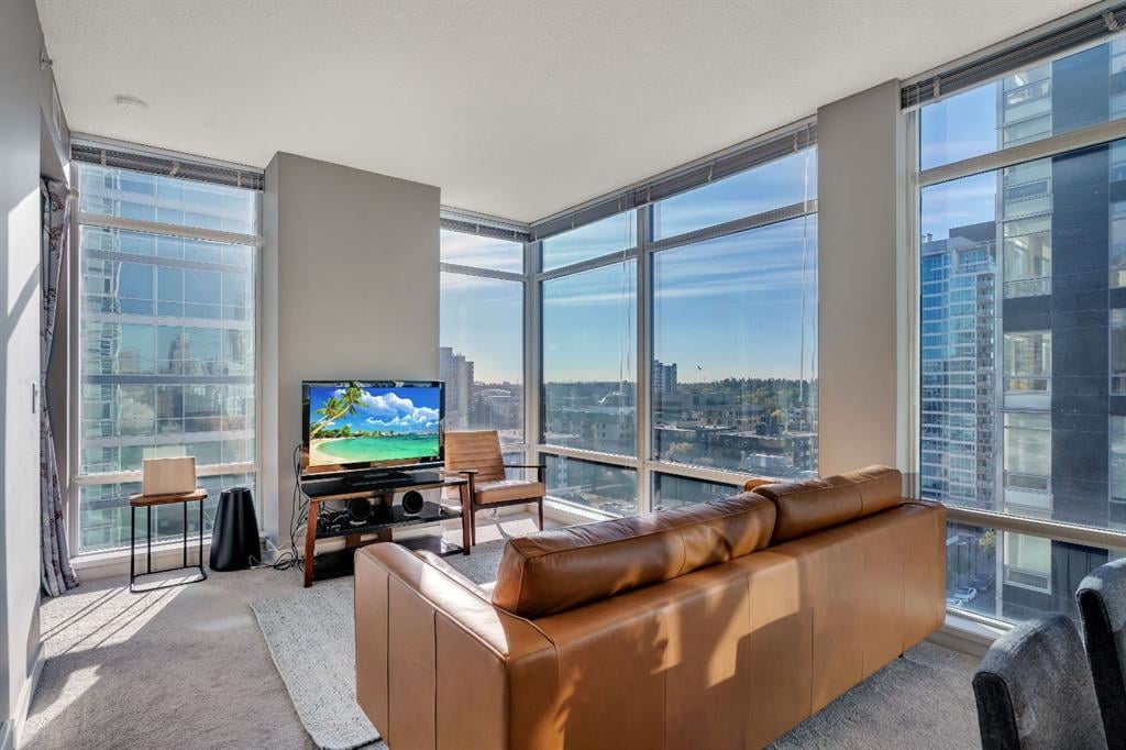 215 13 Avenue - Thumbnail 1