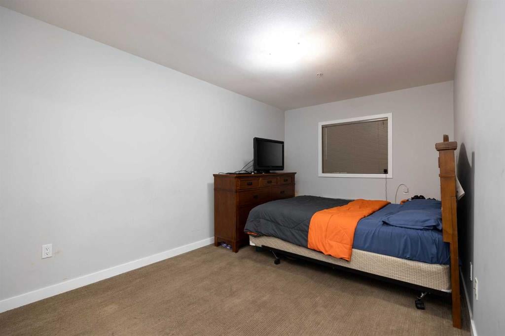 8528 Manning - Thumbnail 6