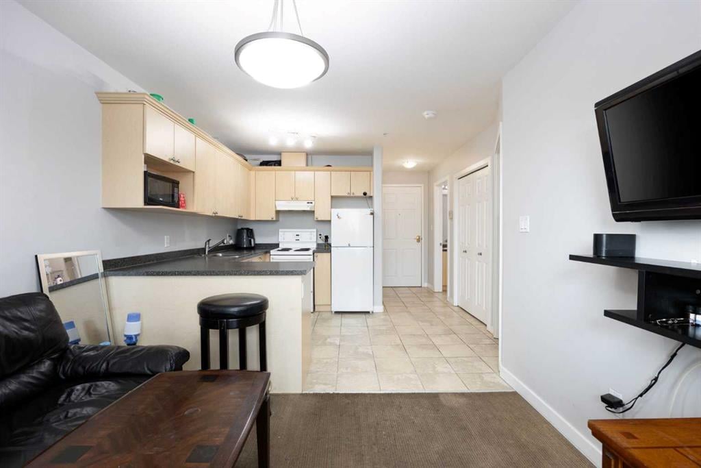 8528 Manning - Thumbnail 7