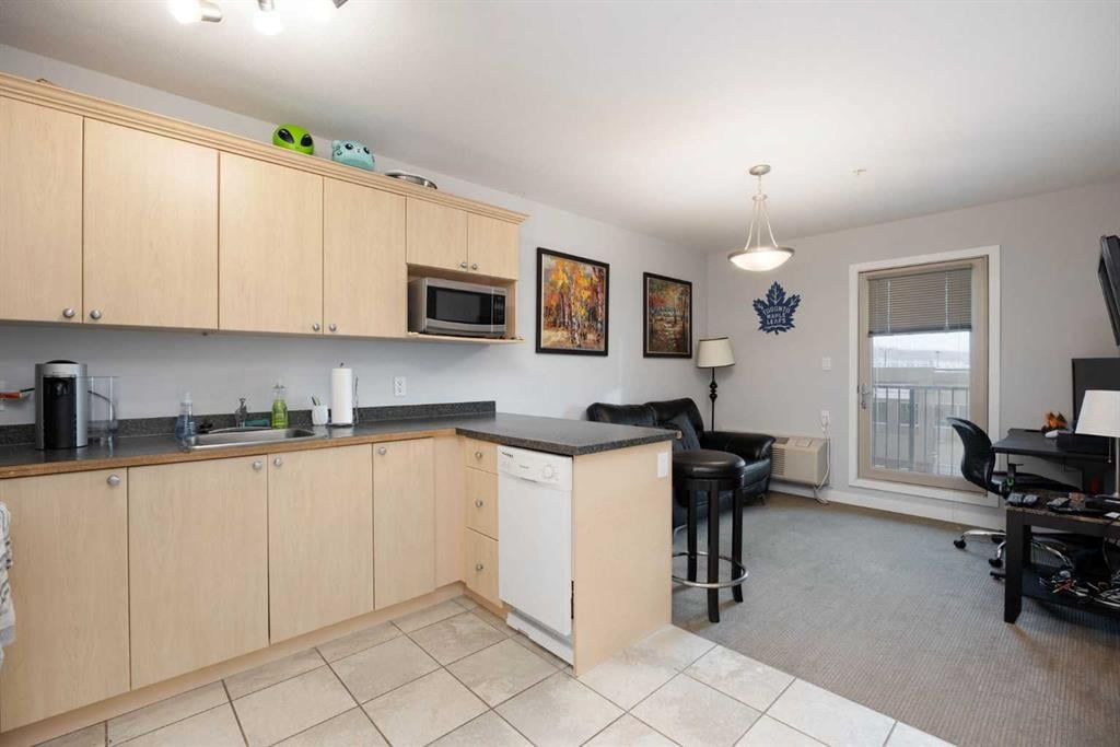 8528 Manning - Thumbnail 8