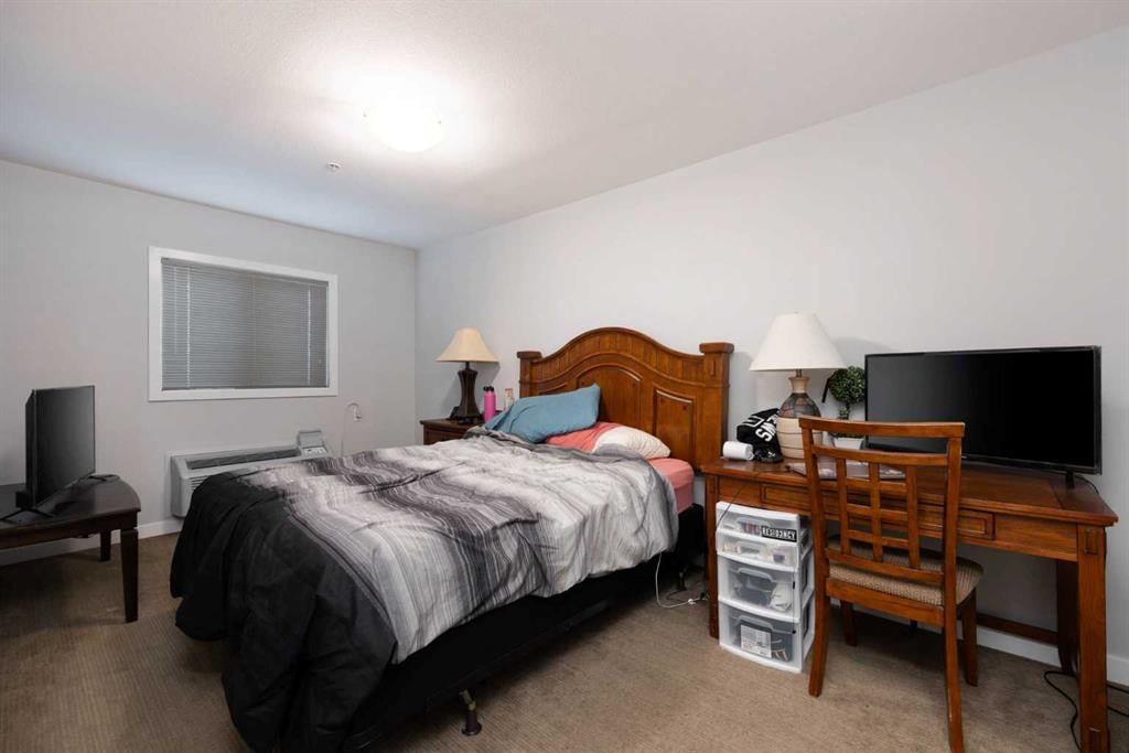 8528 Manning - Thumbnail 5