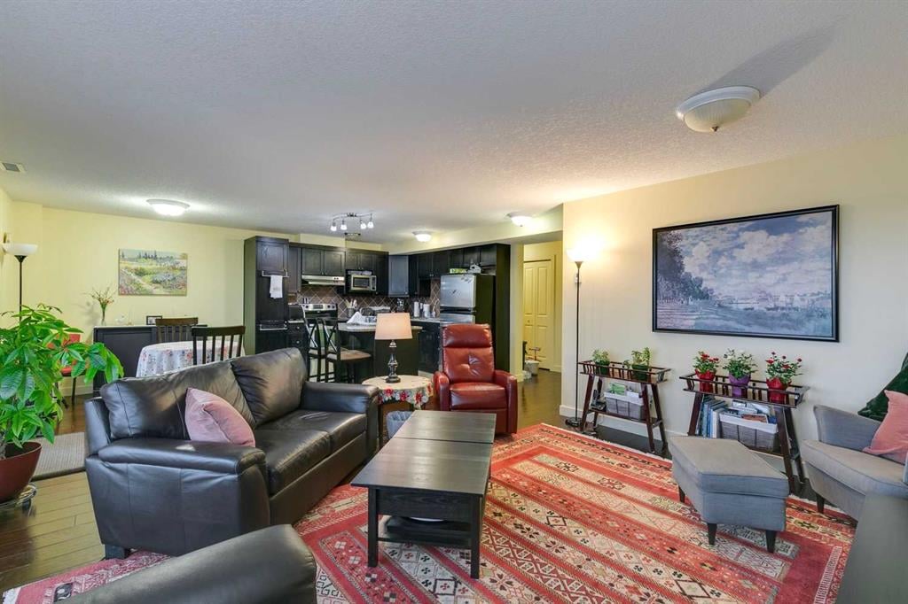 905 Mckinnon - Thumbnail 5