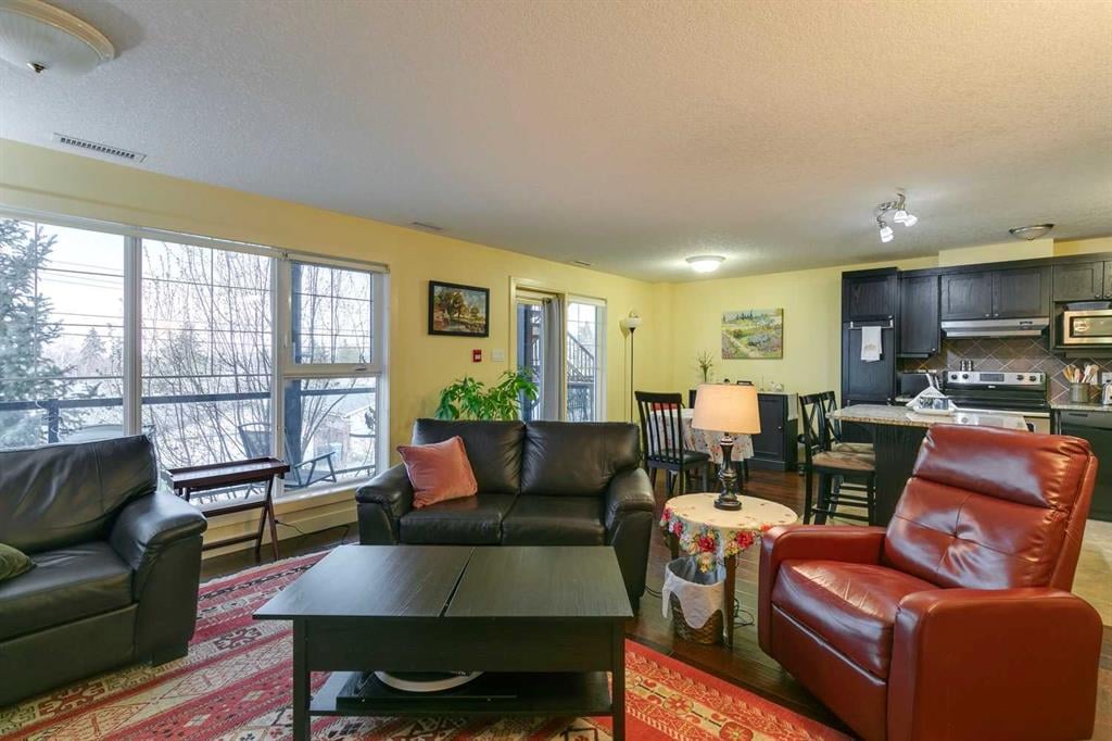 905 Mckinnon - Thumbnail 3