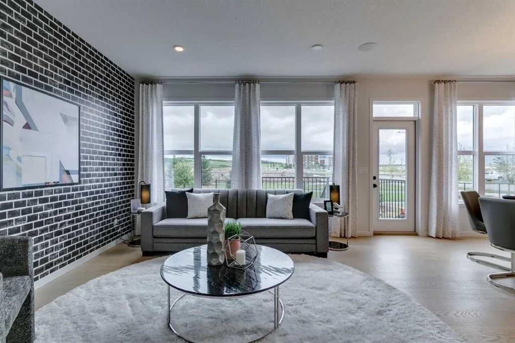 536 Belmont - Thumbnail 4