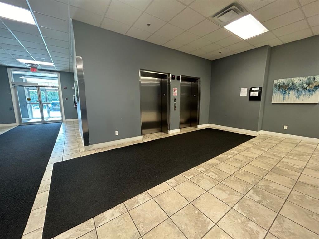 8528 Manning - Thumbnail 4
